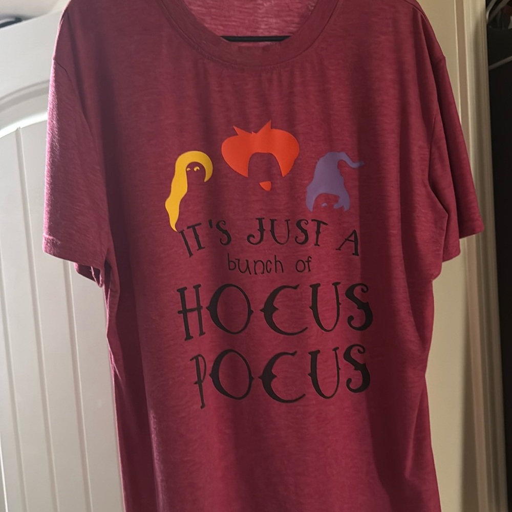 Halloween t shirt, hocus pocus, excellent condition